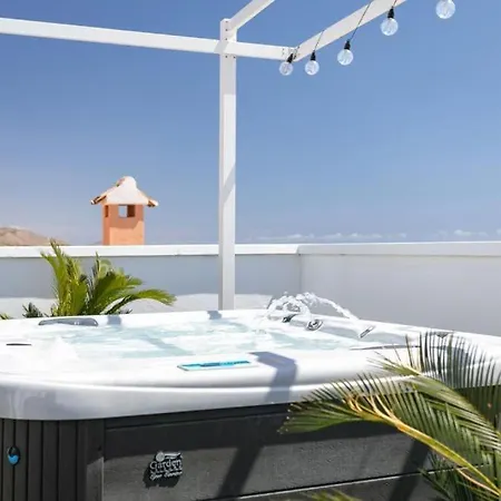 Beautiful Private Pool & Jacuzzi With Panoramic Views Vakantiehuis