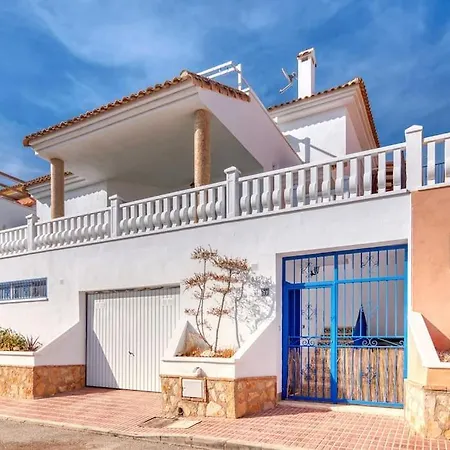 Beautiful Private Pool & Jacuzzi With Panoramic Views Vakantiehuis